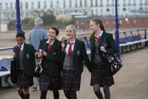 Georgia Groome (Georgia Nicolson) en Eleanor Tomlinson (Jas) in Angus