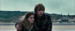 Rupert Grint(Ron Weasley) en Emma Watson(Hermione Granger) in Harry Potter and the Deathly Hallows: Part I Rupert Grint(Ron Weasley) en Emma Watson(Hermione Granger) in Harry Potter and the Deathly Hallows: Part I