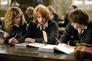 Rupert Grint(Ron Weasley), Daniel Radcliffe(Harry Potter) en Emma Watson(Hermione Granger) in Harry Potter and the Goblet of Fire Rupert Grint(Ron Weasley), Daniel Radcliffe(Harry Potter) en Emma Watson(Hermione Granger) in Harry Potter and the Goblet of Fire