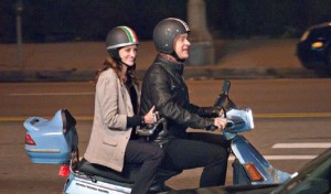 Julia Roberts (Mercedes Tainot) en Tom Hanks (Larry Crowne) in Larry Crowne Julia Roberts (Mercedes Tainot) en Tom Hanks (Larry Crowne) in Larry Crowne