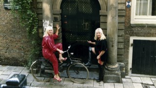 Martine Fokkens en Louise Fokkens in Ouwehoeren