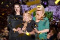Will Koopman geflankeerd door de actrices Suzanne Visser en Linda de Mol neemt het publieksprijs voor Beste Nederlandse film in ontvangst. Will Koopman geflankeerd door de actrices Suzanne Visser en Linda de Mol neemt het publieksprijs voor Beste Nederlandse film in ontvangst.