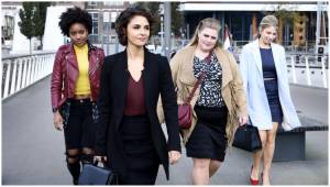 Alles voor elkaar: Yootha Wong-Loi-Sing (Vanessa), Maryam Hassouni (Sena), Esmée van Kampen (Lina) en Sarah Chronis (Nicole) Alles voor elkaar: Yootha Wong-Loi-Sing (Vanessa), Maryam Hassouni (Sena), Esmée van Kampen (Lina) en Sarah Chronis (Nicole)