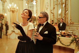 Angelina Jolie en Haluk Bilginer in Maria