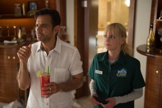 Eugenio Derbez en Anna Faris in Overboard