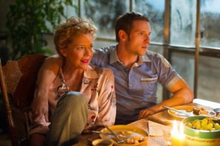 Annette Bening en Jamie Bell (I) in Film Stars Don't Die in Liverpool