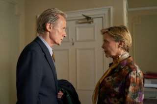 Bill Nighy en Annette Bening in Hope Gap