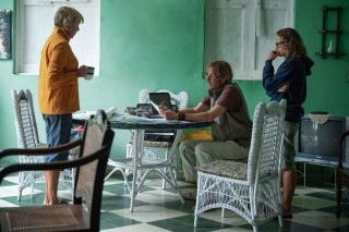 Annette Bening, Rhys Ifans en Jodie Foster in Nyad