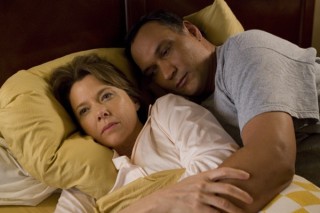 Annette Bening en Jimmy Smits in Mother and Child