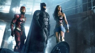 Ezra Miller, Ben Affleck en Gal Gadot in Justice League