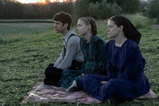 Ben Whishaw, Rooney Mara en Claire Foy in Women Talking