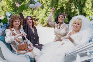 Susan Sarandon, Megan Mullally, Sheryl Lee Ralph en Bette Midler in The Fabulous Four