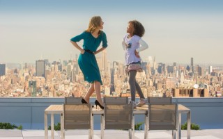 Cameron Diaz en Quvenzhané Wallis in Annie