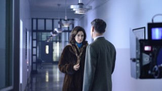 Carrie-Anne Moss en Bruce Greenwood (I) in Elephant Song