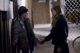 Chloë Grace Moretz en Kodi Smit-McPhee in Let Me In