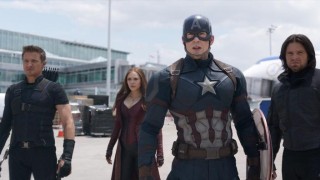 Jeremy Renner, Elizabeth Olsen, Chris Evans en Sebastian Stan in Captain America: Civil War