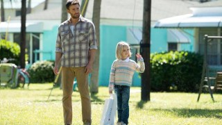 Chris Evans en Mckenna Grace in Gifted