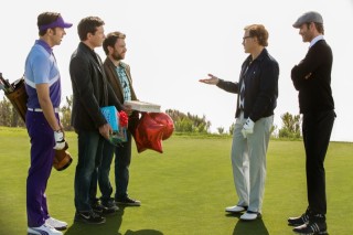 Jason Sudeikis, Jason Bateman, Charlie Day, Christoph Waltz en Chris Pine in Horrible Bosses 2