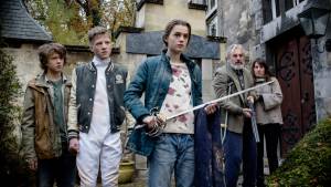Code M: Senna Borsato (Rik), Joes Brauers (Jules) en Nina Wyss (Isabel) Code M: Senna Borsato (Rik), Joes Brauers (Jules) en Nina Wyss (Isabel)