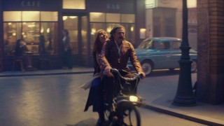 Doria Tillier en Daniel Auteuil in La belle époque