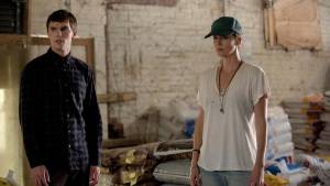 Dark Places: Nicholas Hoult (Lyle) en Charlize Theron (Libby Day) Dark Places: Nicholas Hoult (Lyle) en Charlize Theron (Libby Day)