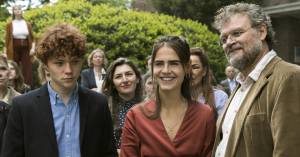 Thor Braun (IJsbrand Versluys), Olivia Lonsdale (Annelies Salomons) en Yorick van Wageningen (Pluizebol) Thor Braun (IJsbrand Versluys), Olivia Lonsdale (Annelies Salomons) en Yorick van Wageningen (Pluizebol)