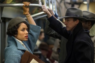Gugu Mbatha-Raw en Edward Norton in Motherless Brooklyn