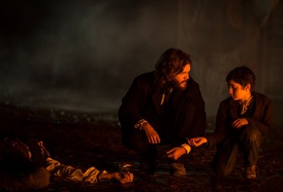 Emile Hirsch en Quinn Topper Marcus in Never Grow Old