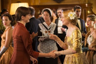 Emily Mortimer en Patricia Clarkson in The Bookshop