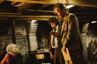 Emma Stone, Aidan Delbis en Jesse Plemons in Bugonia