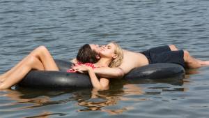 Endless Love: Gabriella Wilde (Jade Butterfield) en Alex Pettyfer (David Axelrod) Endless Love: Gabriella Wilde (Jade Butterfield) en Alex Pettyfer (David Axelrod)