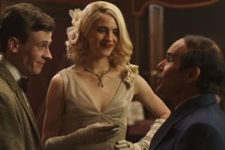 Ethan Hawke, Giles Surridge en Margaret Qualley in Blue Moon