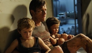 Samuel Joslin, Ewan McGregor en Oaklee Pendergast in The Impossible