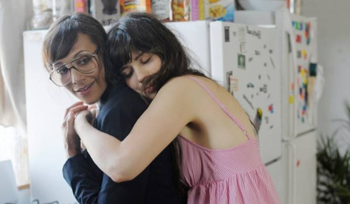 Rashida Jones (Cindy) en Zooey Deschanel (Natalie)