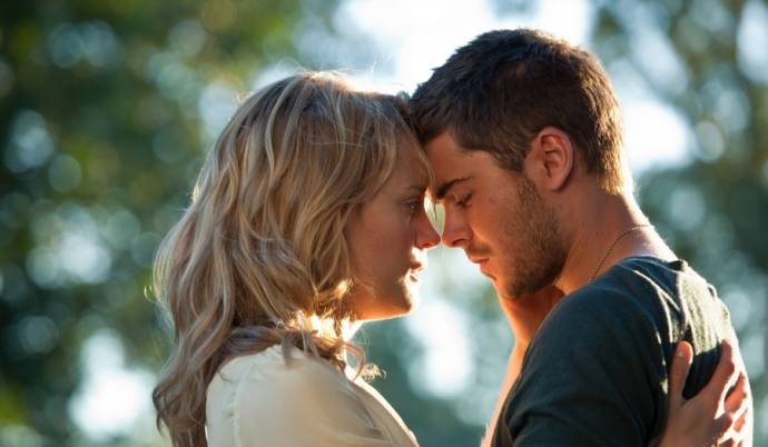 Taylor Schilling (Beth Clayton) en Zac Efron (Logan Thibault)