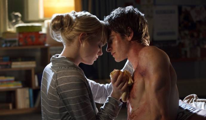 Emma Stone (Gwen Stacy) en Andrew Garfield (Spider-Man / Peter Parker) in The Amazing Spider-Man