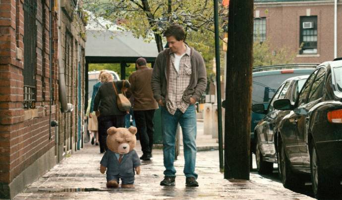 Mark Wahlberg (John)