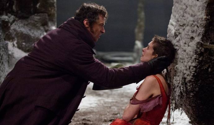 Hugh Jackman (Jean Valjean) en Anne Hathaway (Fantine) in Les Misérables (2012)