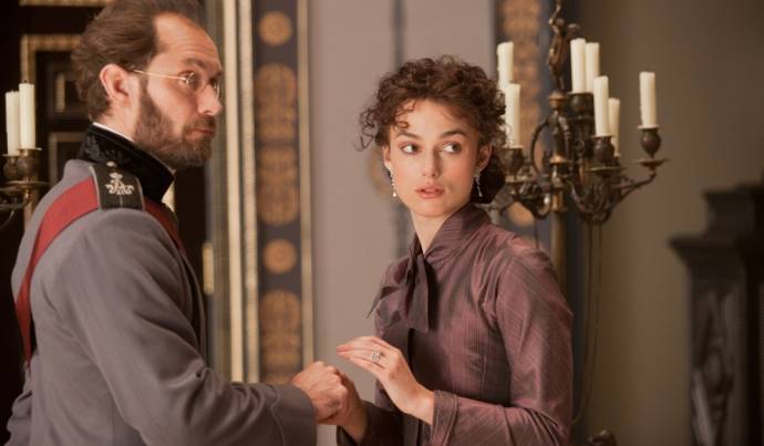 Jude Law (Karenin) en Keira Knightley (Anna Karenina) in Anna Karenina