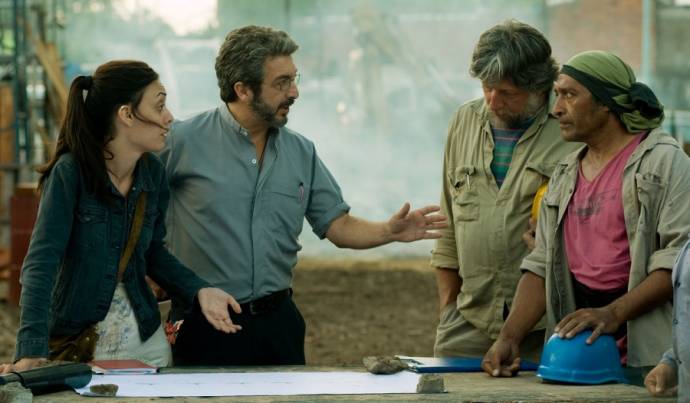 Jérémie Renier (Nicolás (as Jeremie Renier)) en Ricardo Darín (Julián) in Elefante blanco