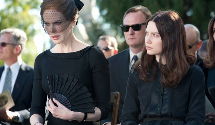 Nicole Kidman (Evelyn 'Evie' Stoker) en Mia Wasikowska (India Stoker)