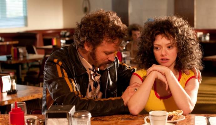 Peter Sarsgaard (Chuck Traynor) en Amanda Seyfried (Linda Lovelace)