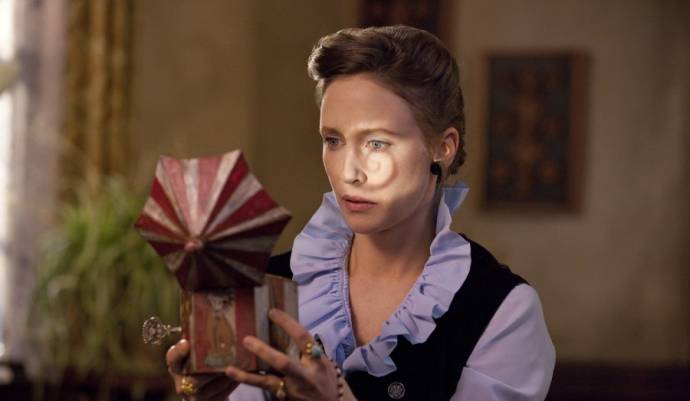 Vera Farmiga (Lorraine Warren)