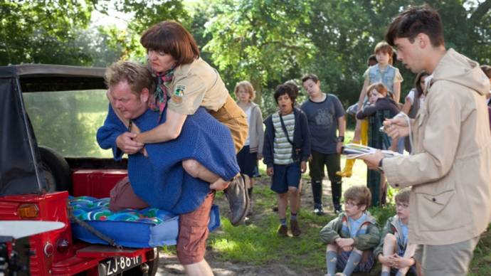 Martijn Fischer (Koos), Willem Voogd (Mees Kees) en Sanne Wallis de Vries (Dreus) in Mees Kees op kamp