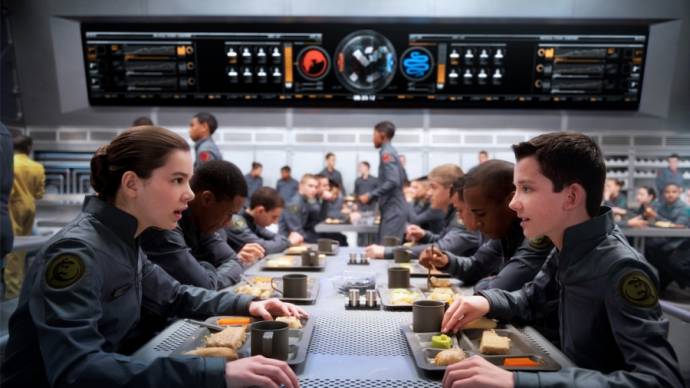 Hailee Steinfeld (Petra Arkanian) en Asa Butterfield (Ender Wiggin) in Ender's Game 3D