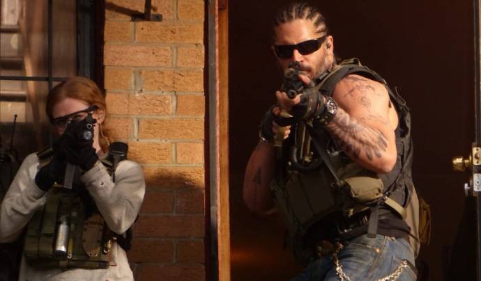 Mireille Enos (Lizzy) en Joe Manganiello (Grinder)