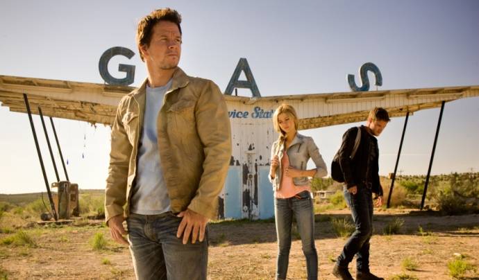 Mark Wahlberg (Cade Yeager), Nicola Peltz (Tessa Yeager) en Jack Reynor (Shane)