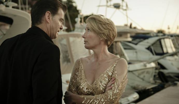 Pierce Brosnan (Richard) en Emma Thompson (Kate) in The Love Punch