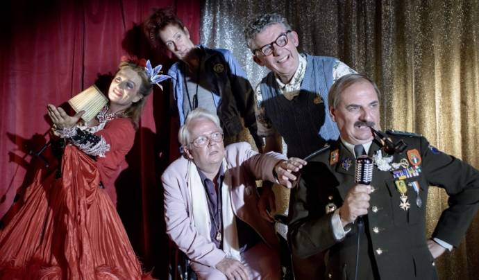 Karen van Holst Pellekaan (Bep Brul), Catharina Haverkamp (Mevrouw de Haas), Dick van den Toorn (Fats), John Buijsman (Dr. Doolittle) en Martin van Waardenberg (Majoor)