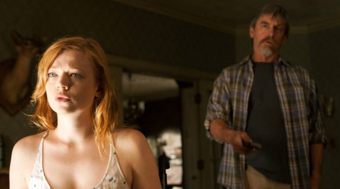 Sarah Snook (Jessie) en David Andrews (Leon) in Jessabelle